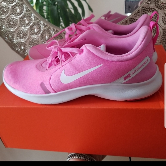 Nike Athletic Running/Walking Shoes - Picture 12 of 12